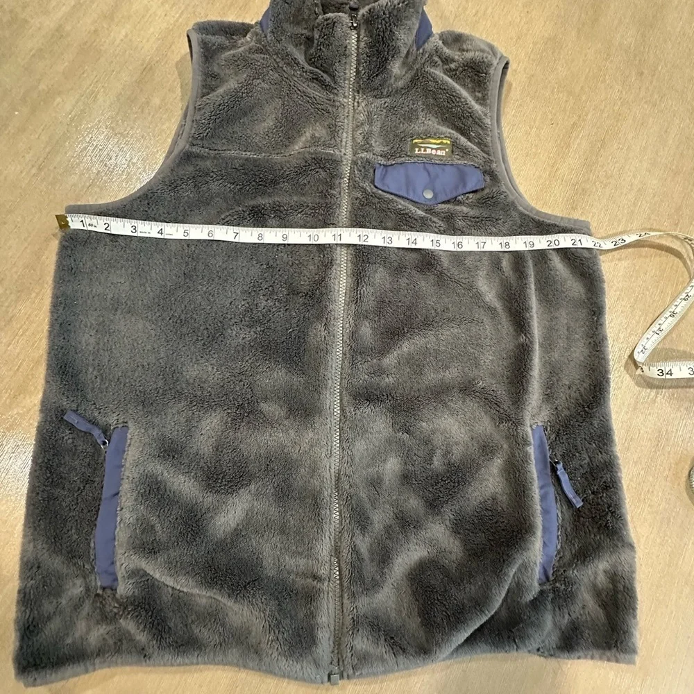 Women’s L.L.Bean Gray Fleece Vest with blue trim EUC